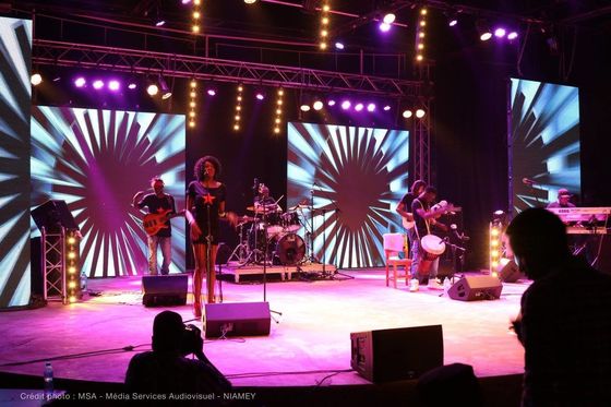 GOB P1.5 P1.9 ইনডোর ভাড়া ইভেন্টগুলি পটভূমি এলইডি স্ক্রিন বিবাহের স্টেজ সজ্জা এলইডি ভিডিও ওয়াল