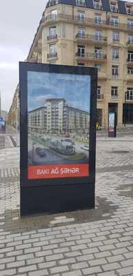 ভালো দাম বহিরঙ্গন এলইডি পোস্টার, P2.5/P3/P4 পিক্সেল পিচ, ৫৫০০ নিট উজ্জ্বলতা এবং ৯৬০*১৯২০মিমি কাস্টমাইজযোগ্য ডিসপ্লে সাইজ অনলাইন